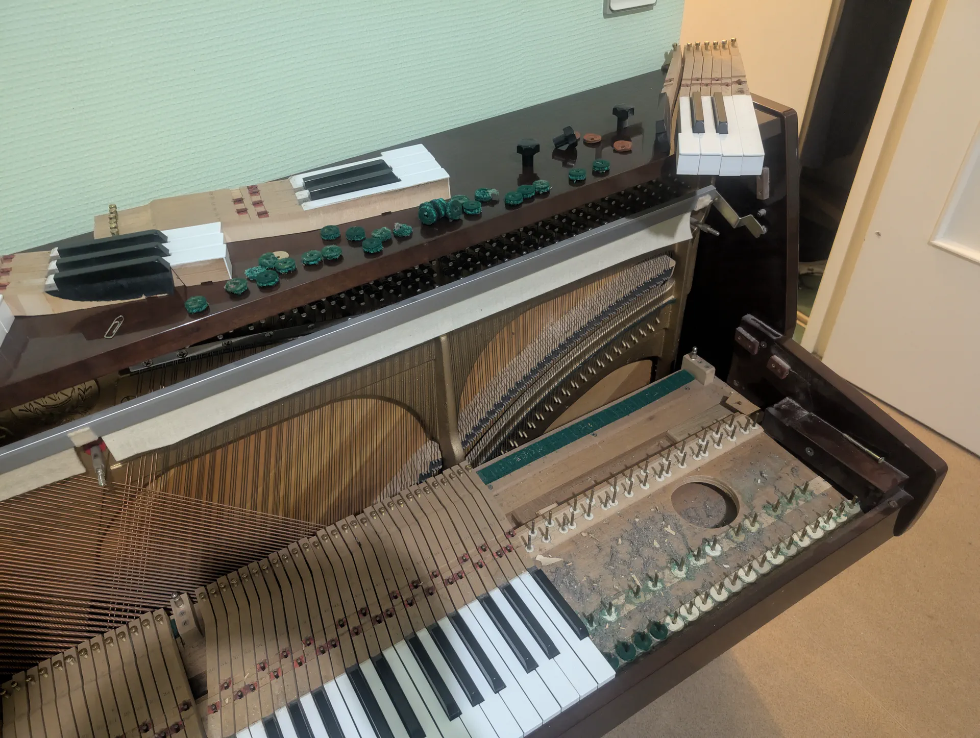 Restauration et accordage piano droit Kawai